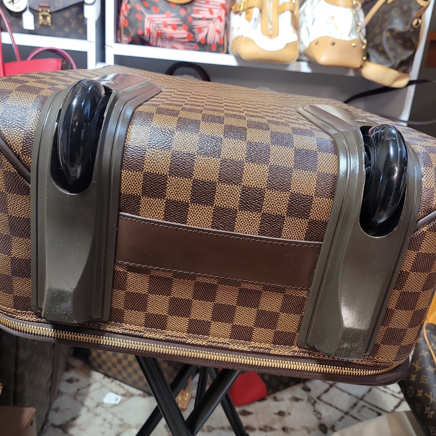 Preowned Louis Vuitton Pegase 55 Damier travel bag