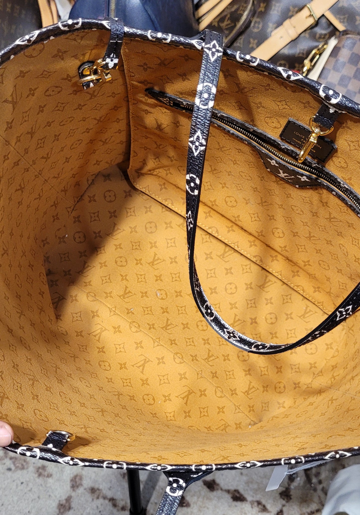 Preowned Louis Vuitton Giant Rose Neverfull MM